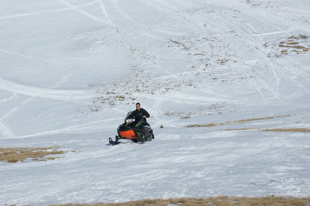  Mit dem Motorrad durch den Schnee fahren 